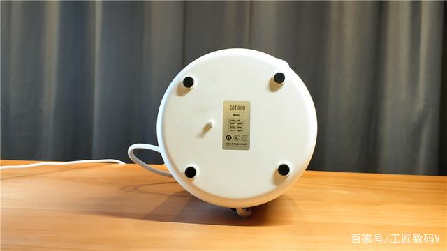 A Winter Companion: The Dull-Radiant Logic of Daft Wind Chill Eraser